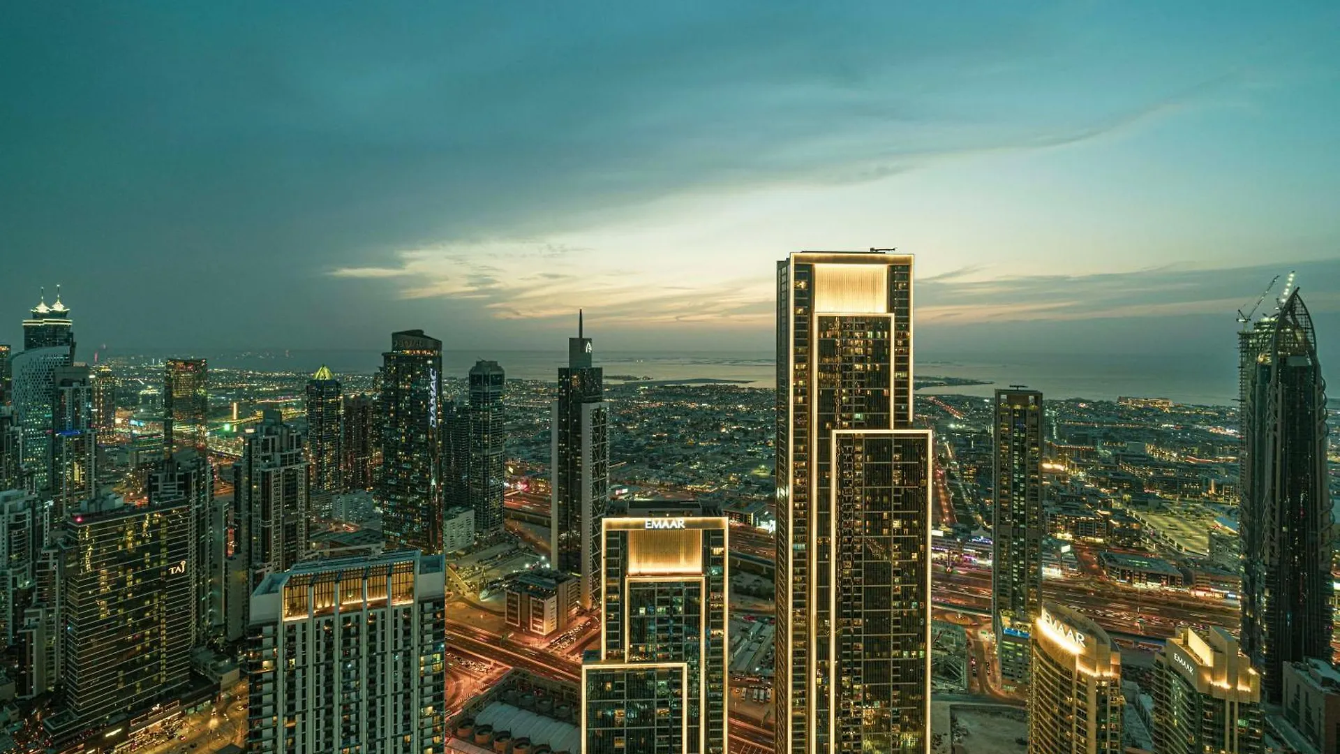 Great View From 63Th Floor! Amazing Pool With Burj View! Grande Signature! Dubai United Arab Emirates