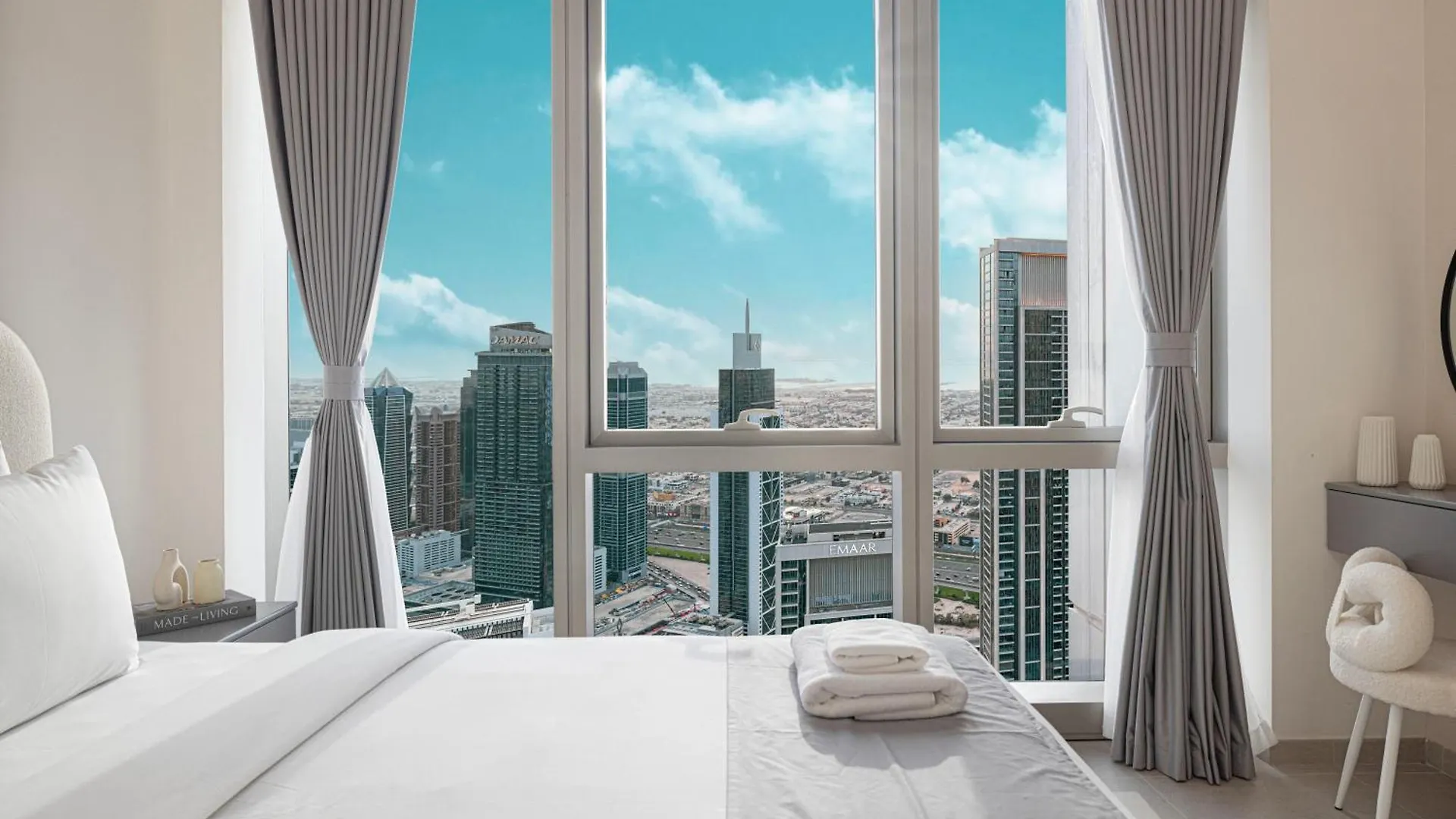 Great View From 63Th Floor! Amazing Pool With Burj View! Grande Signature! Dubai Apartment